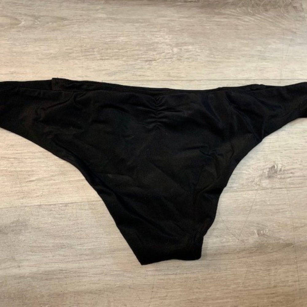Lisa Lozano black bottom